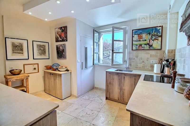 Appartement - 181 m² - 5 pièces