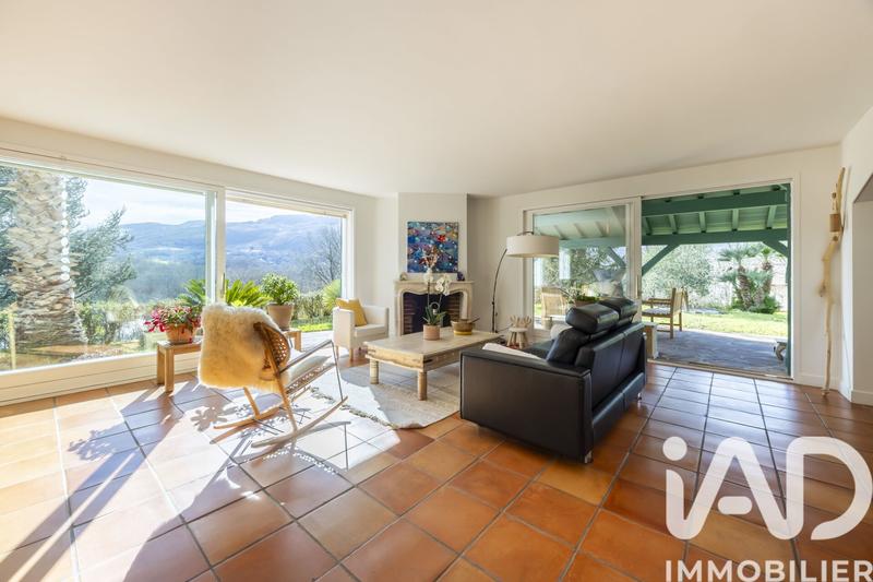 Maison - 227 m² - 7 pièces