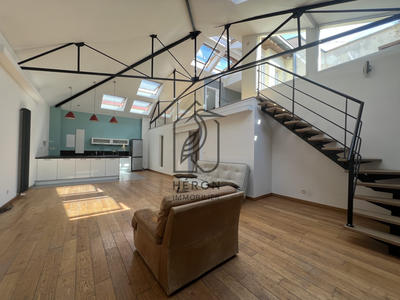 Loft - 118 m² - 4 pièces