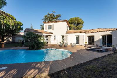 Maison - 160 m² - 8 pièces