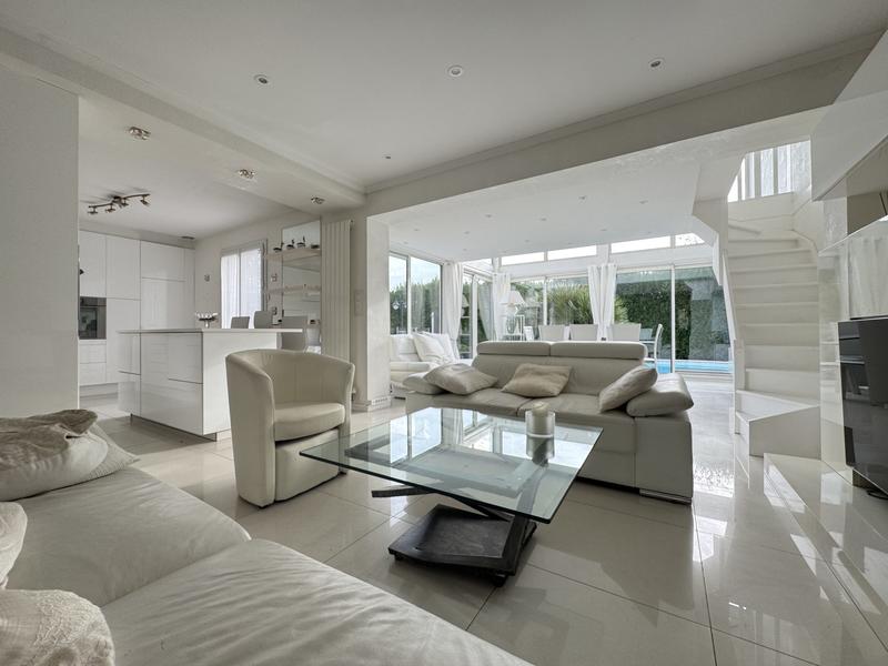 Maison - 166 m² - 7 pièces