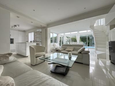 Maison - 166 m² - 7 pièces