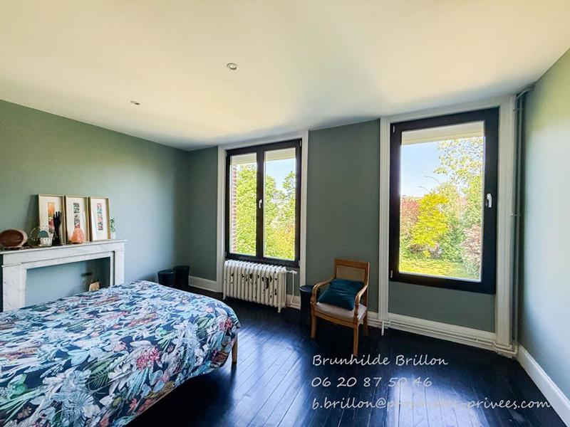 Maison - 215 m² - 9 pièces