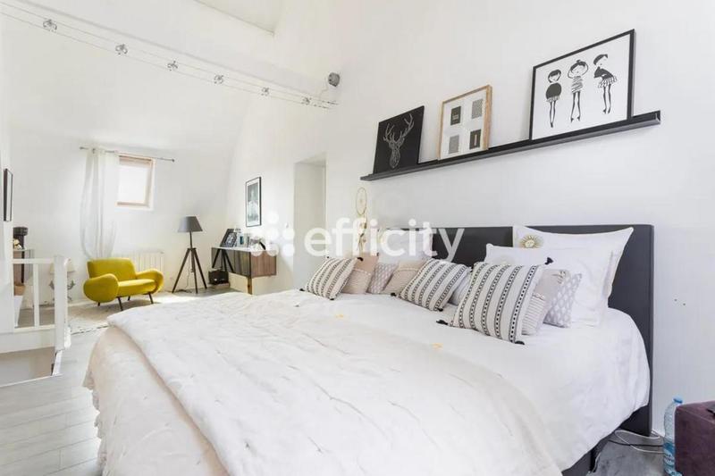 Maison - 230 m² - 8 pièces