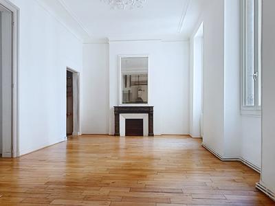 Appartement - 110 m² - 4 pièces