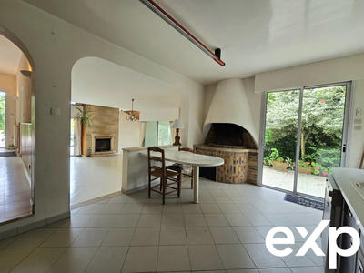 Maison - 282 m² - 11 pièces