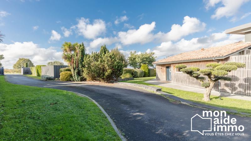 Maison contemporaine - 252 m² - 7 pièces