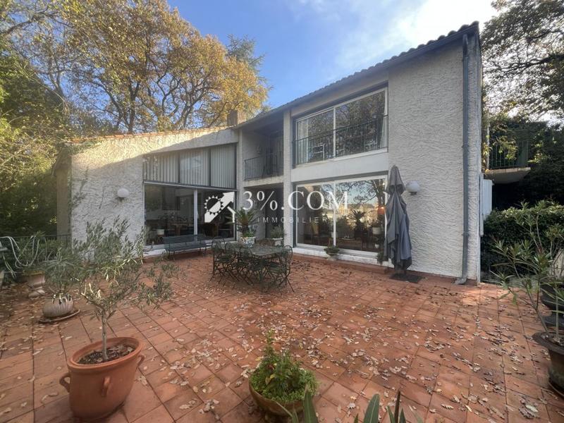 Propriété - 281 m² - 7 pièces