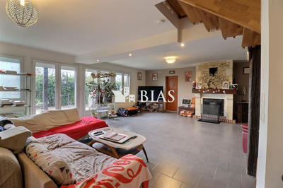 Maison - 363 m² - 10 pièces