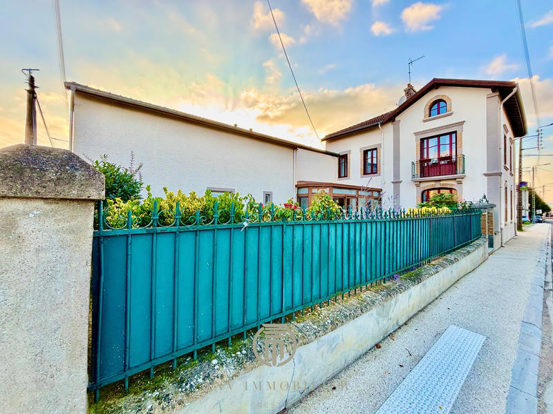 Maison - 290 m² - 12 pièces