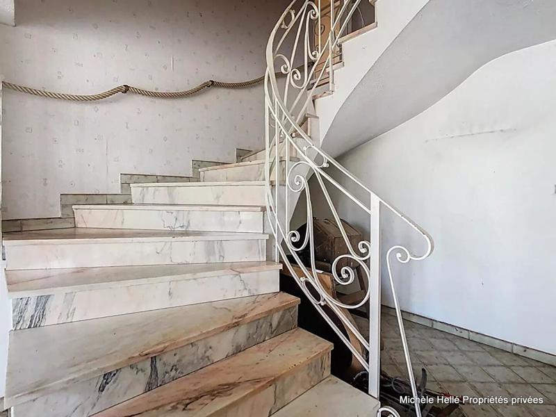 Maison - 210 m² - 7 pièces