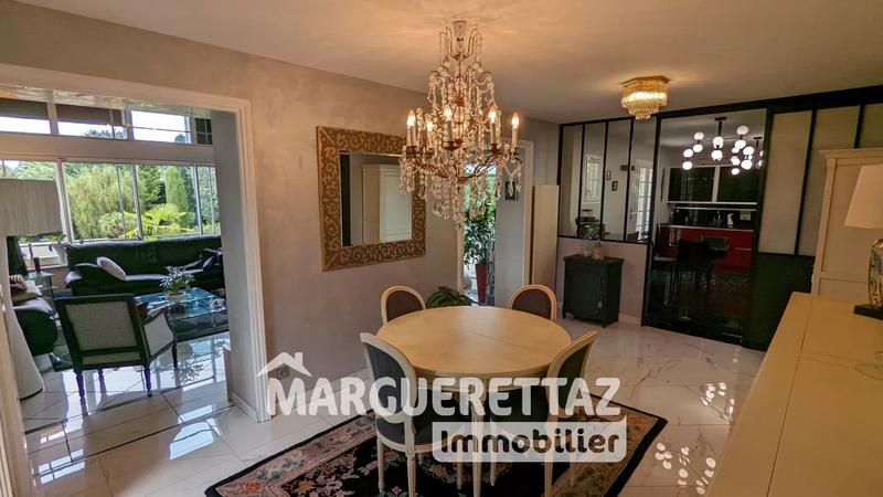 Maison - 250 m² - 9 pièces