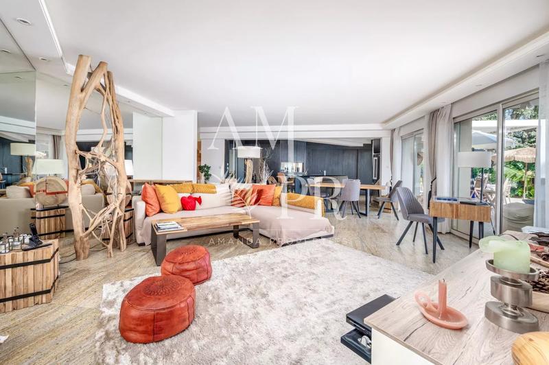 Villa - 265 m² - 6 pièces