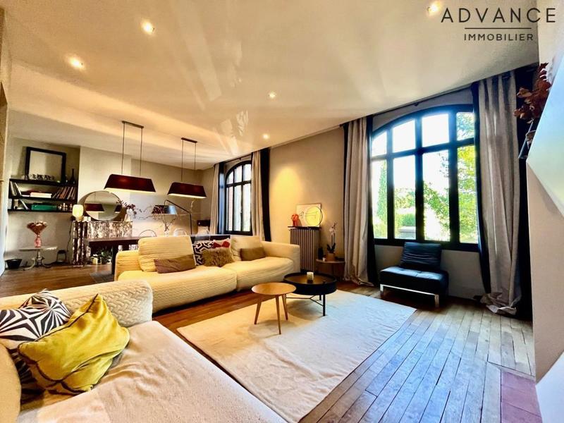 Maison - 315 m² - 12 pièces