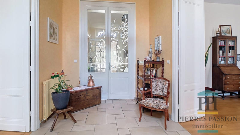 Maison - 275 m² - 9 pièces