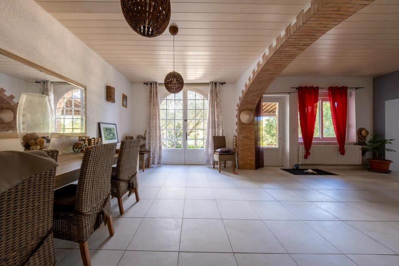 Maison - 253 m² - 7 pièces