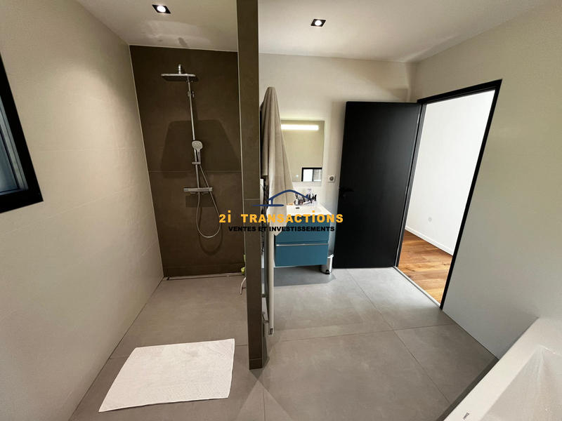 Maison - 240 m² - 6 pièces