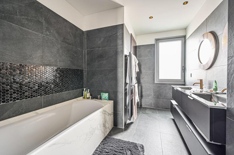 Maison contemporaine - 276 m² - 7 pièces