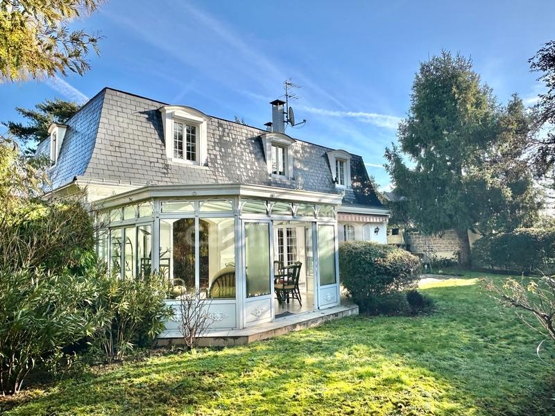 Maison bourgeoise - 225 m² - 9 pièces