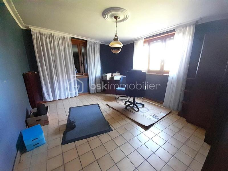 Maison - 193 m² - 8 pièces