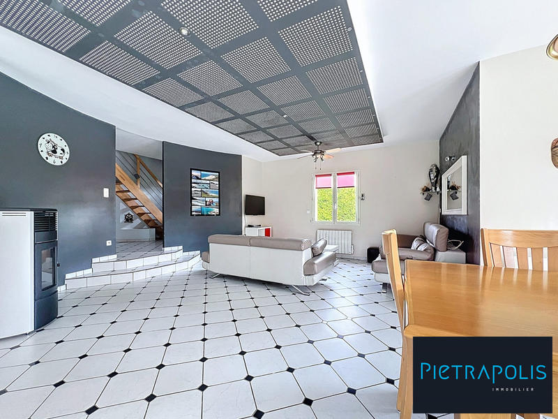 Maison - 180 m² - 8 pièces