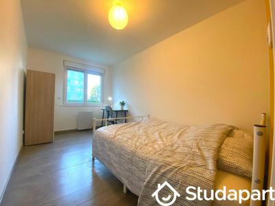 Chambre - 11 m² - 1 pièce