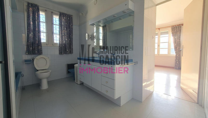 Maison traditionnelle - 132 m² - 6 pièces