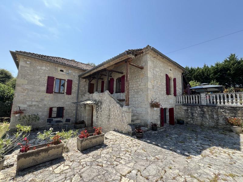 Maison - 249 m² - 6 pièces