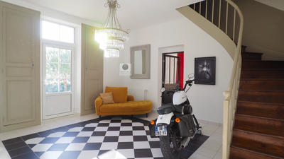 Maison - 260 m² - 8 pièces