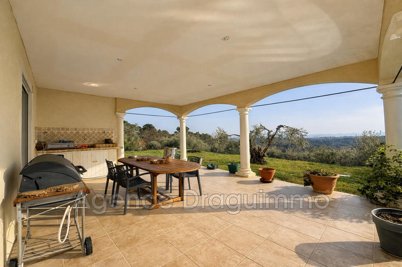 Maison - 260 m² - 7 pièces