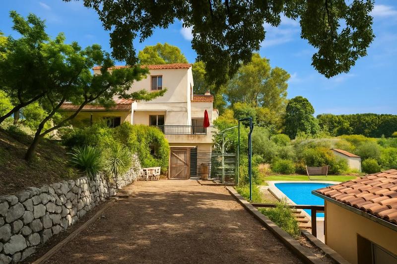 Maison - 312 m² - 7 pièces