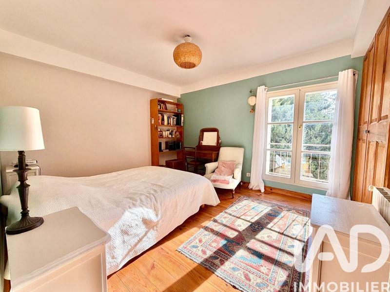 Maison - 290 m² - 9 pièces