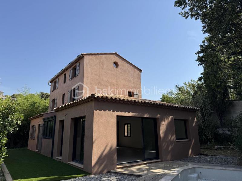 Maison - 170 m² - 6 pièces