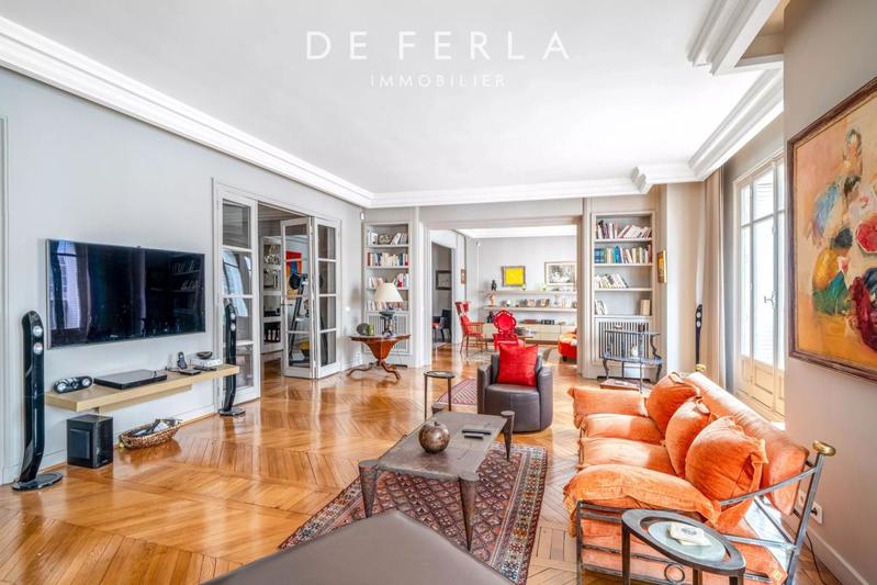 Appartement - 245 m² - 7 pièces