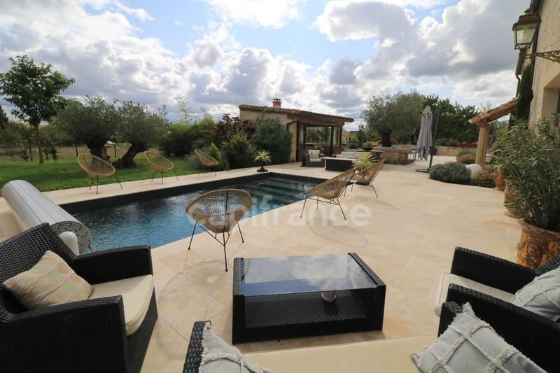 Propriété - 503 m² - 10 pièces