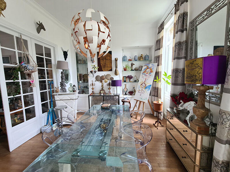 Propriété - 240 m² - 8 pièces