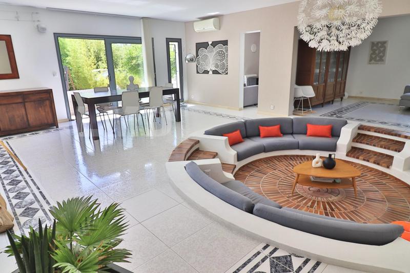 Maison - 251 m² - 7 pièces