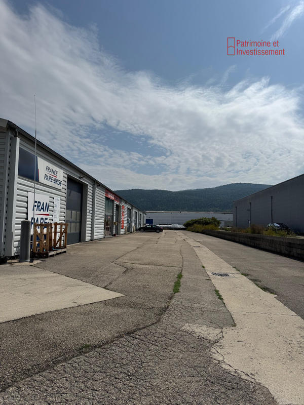 Local commercial - 2 003 m²