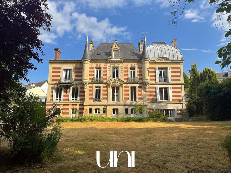 Maison - 427 m² - 14 pièces