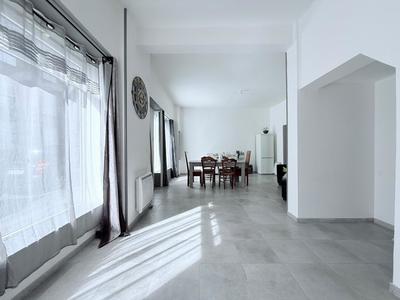 Maison - 250 m² - 6 pièces