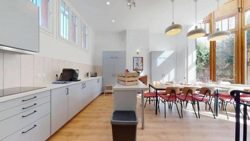 Chambre - 15 m² - 9 pièces