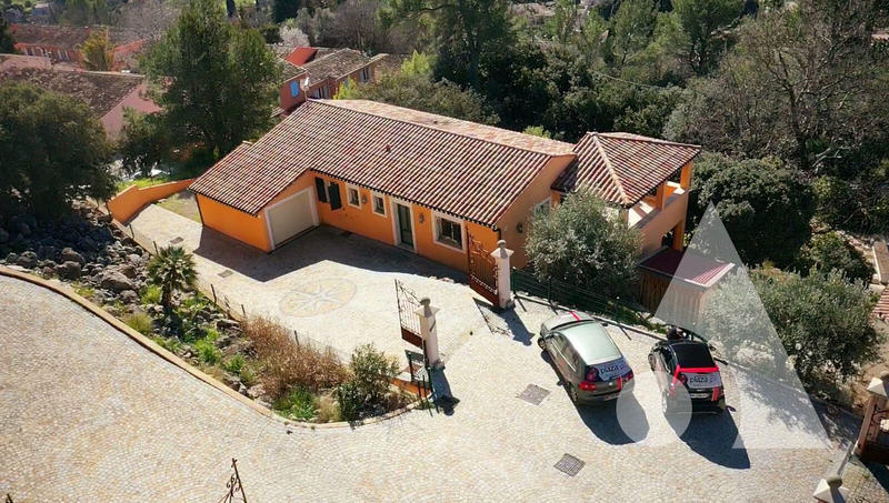 Villa - 205 m² - 5 pièces