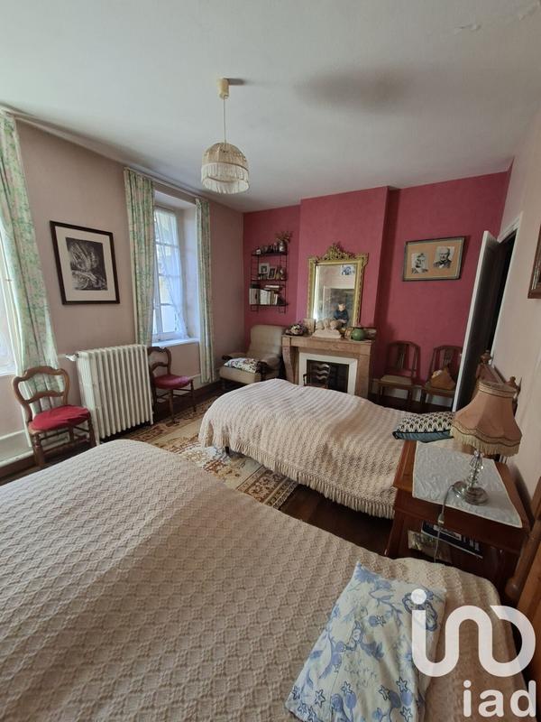 Maison - 330 m² - 8 pièces