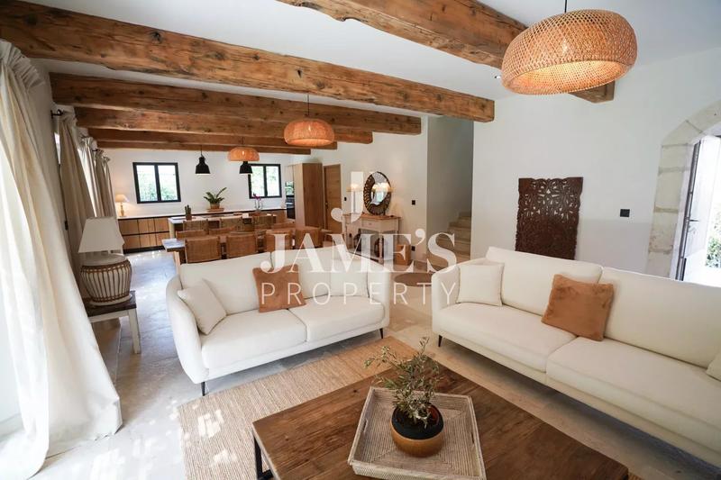 Maison - 200 m² - 6 pièces