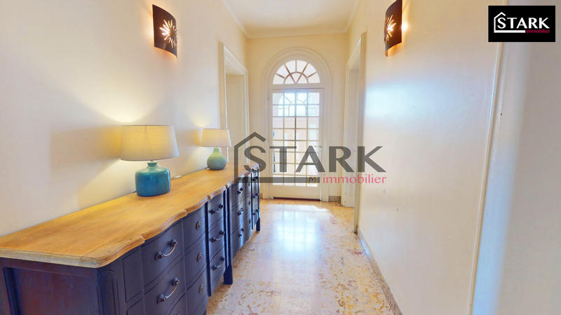 Maison - 230 m² - 7 pièces