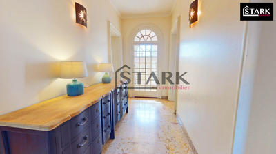 Maison - 230 m² - 7 pièces