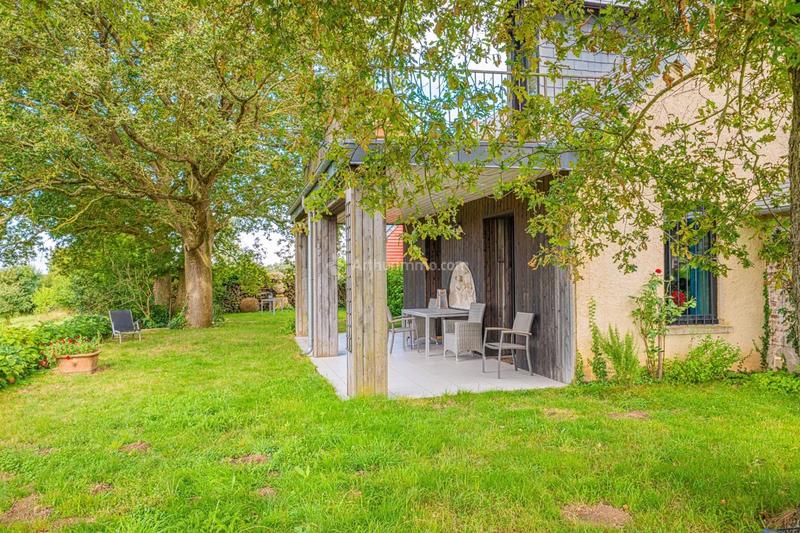 Maison - 214 m² - 10 pièces