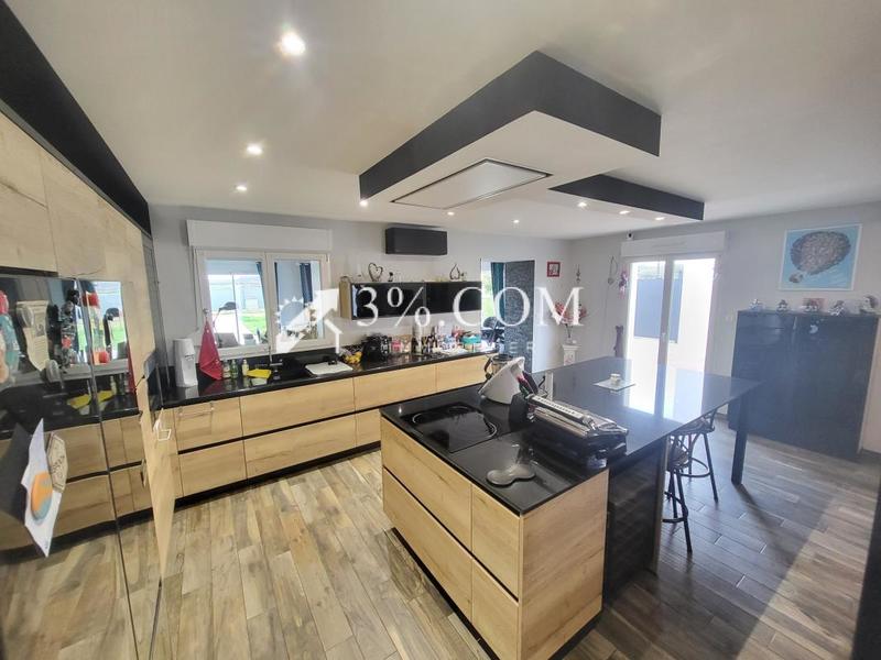 Maison - 230 m² - 10 pièces