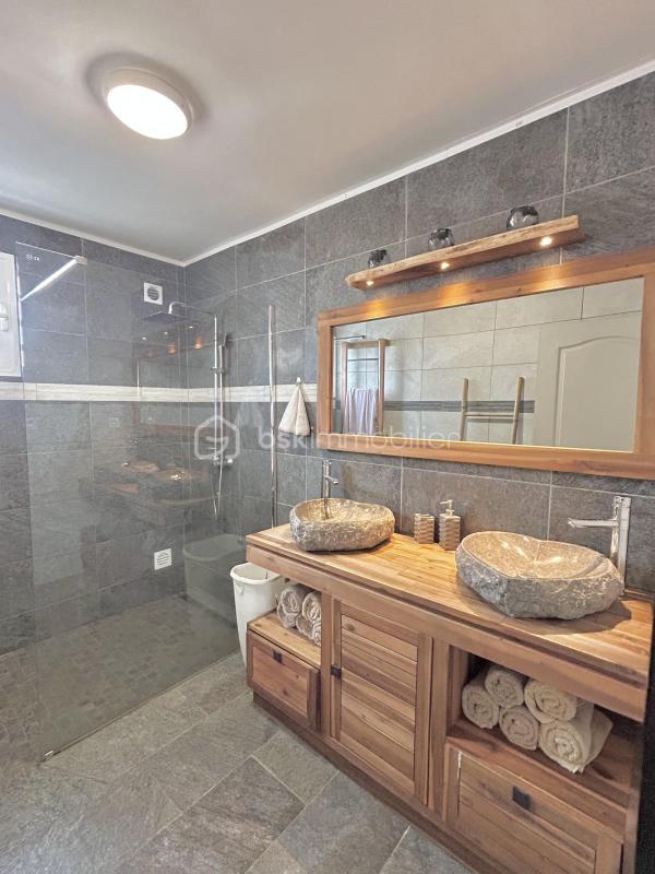 Propriété - 160 m² - 5 pièces