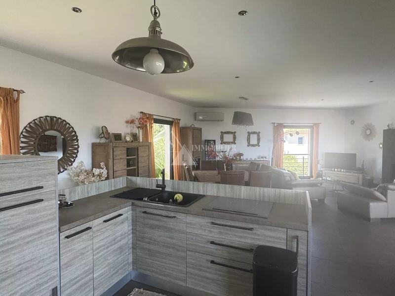 Villa - 202 m² - 6 pièces